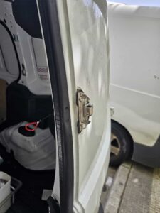 Instalación de cerradura en vehículos